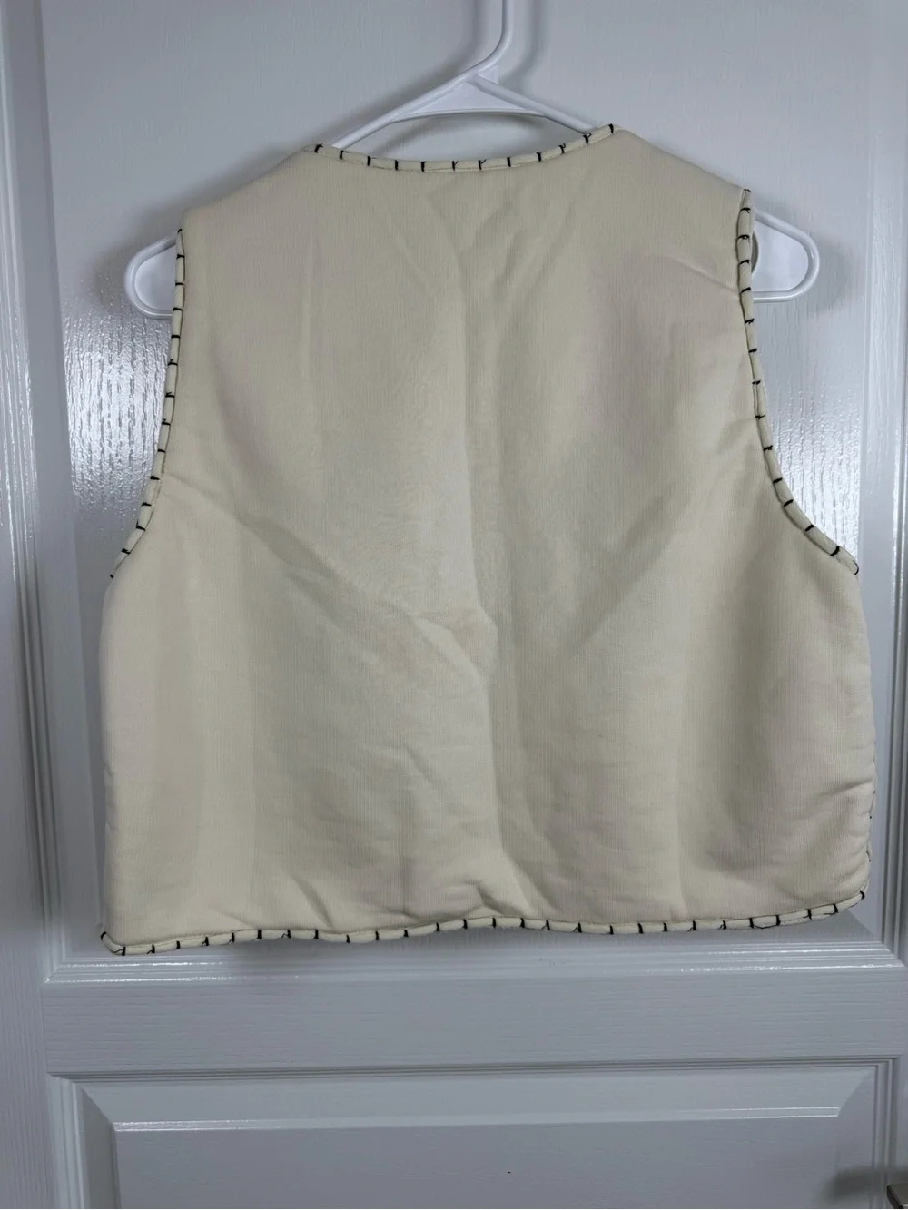ZARA Cream Vest with Black Embroidered Motifs (030) - Picture 2 of 7